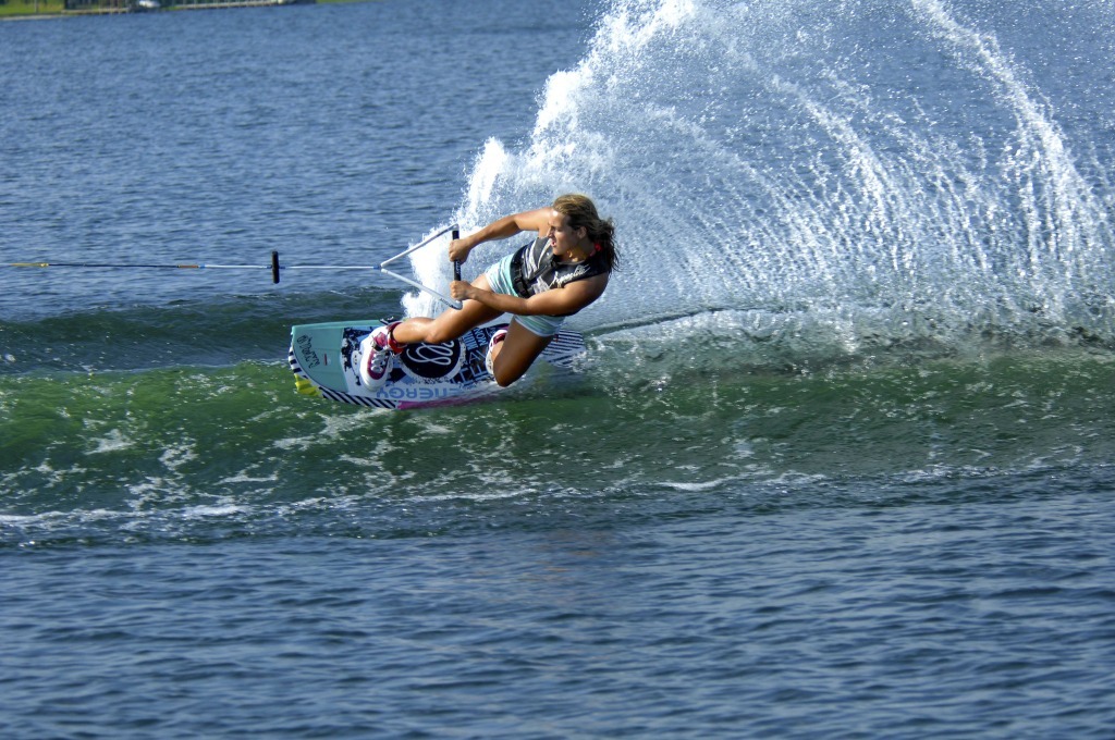 Raimi Merritt riding wave